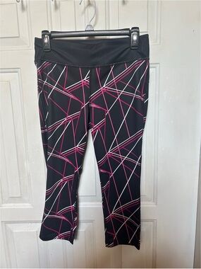 Xersion black + pink capri leggings Size S